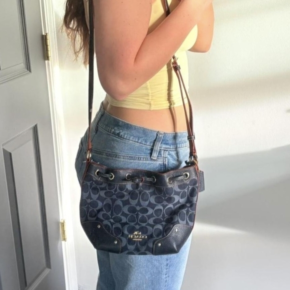 Coach Baby Mickie Drawstring Shoulder Bag in Signature Denim Jacquard - Picture 4 of 8